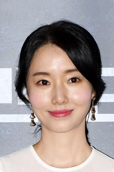Lee Jung-hyun Pictures and Photos | Fandango